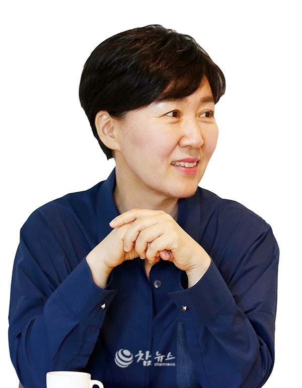 정혜신 정신과의사.jpg