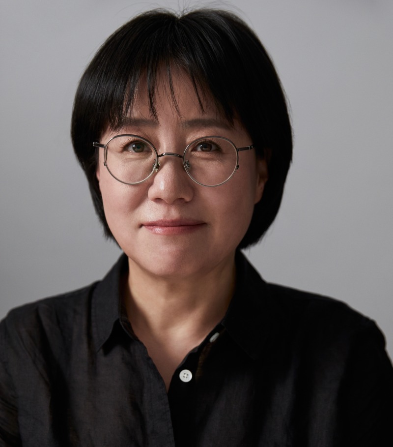윤성희 작가 사진.jpeg